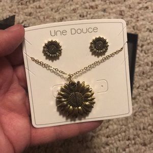 Une Douce Sunflower Necklace and Earrings - New